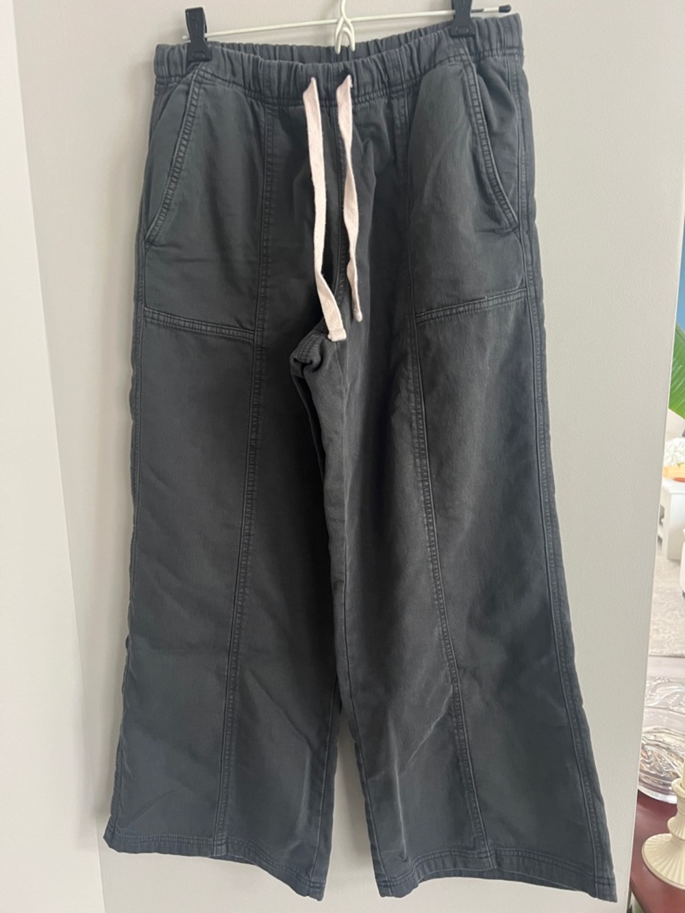 aerie Wide-Leg Drawstring Pants in Charcoal with Cream Drawcord, Size M Short